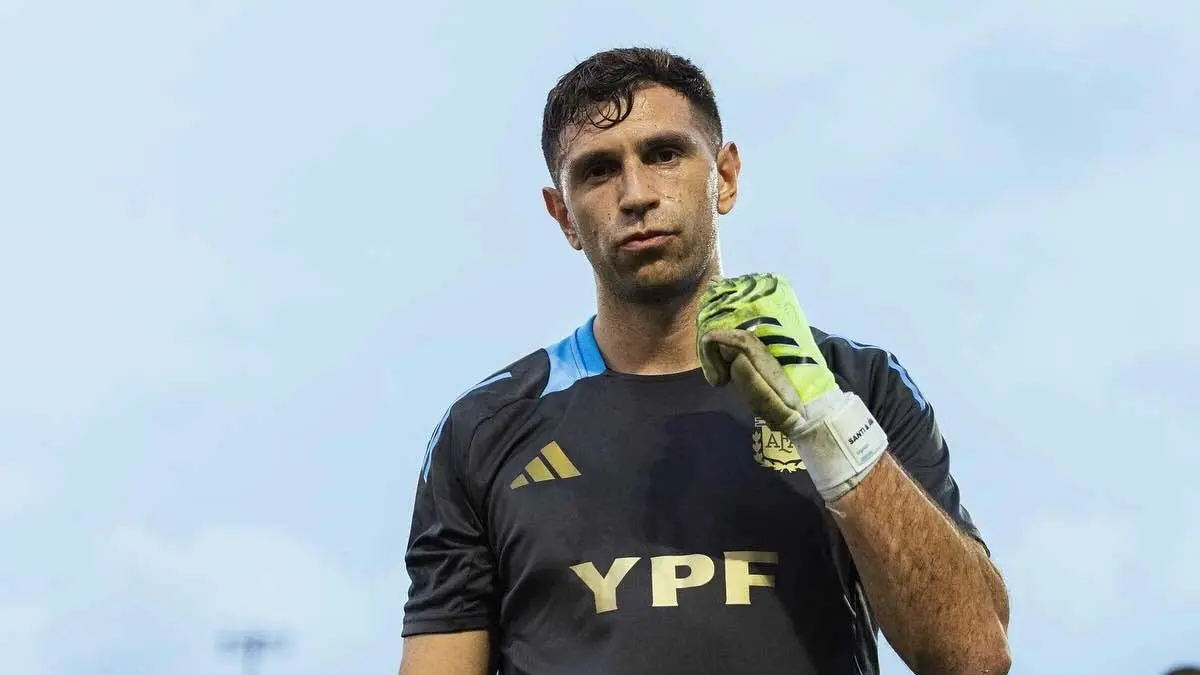 Emi Martinez jadi incaran utama Juventus. (Foto : Instagram @emi_martinez26)