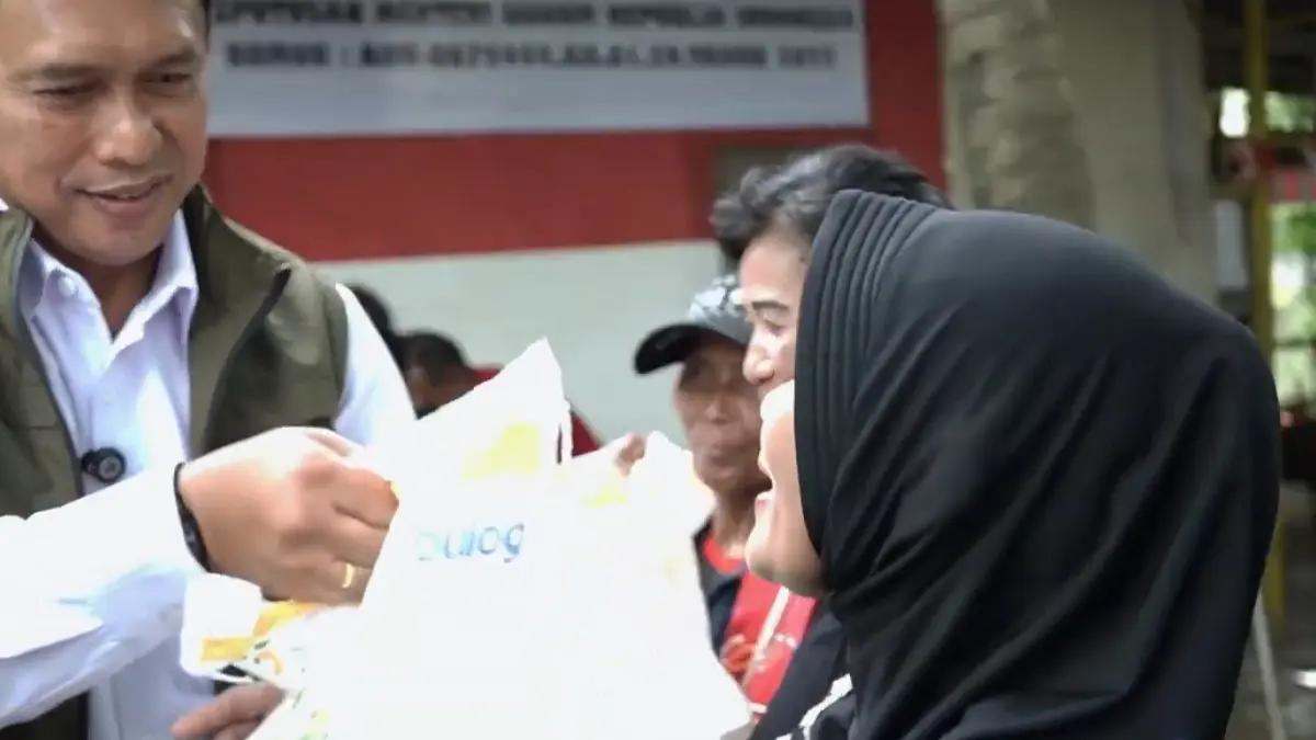 Ilustrasi penyaluran bantuan pangan beras. (Foto: YouTube TV BULOG)