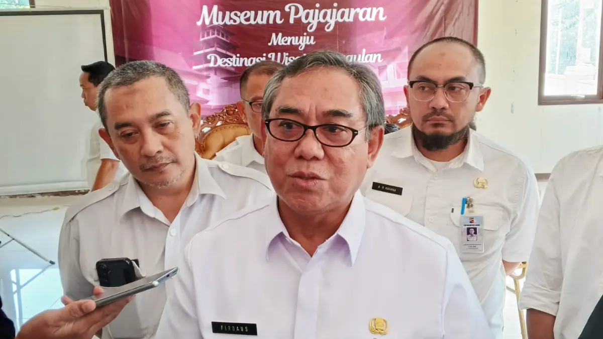 Kepala Dinas Pariwisata dan Kebudayaan (Disparbud) Kota Bogor Firdaus saat menyampaikan keterangan soal Museum Pajajaran. (Fikri/Radar Bogor)