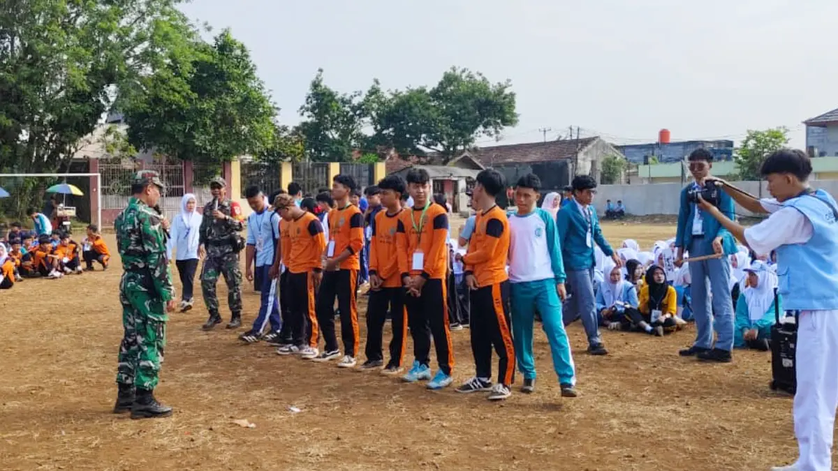 Koramil 0621-14/Ciampea mengisi kegiatan MPLS di SMK Pelita Ciampea Kabupaten Bogor. (Dok. Koramil Ciampea)
