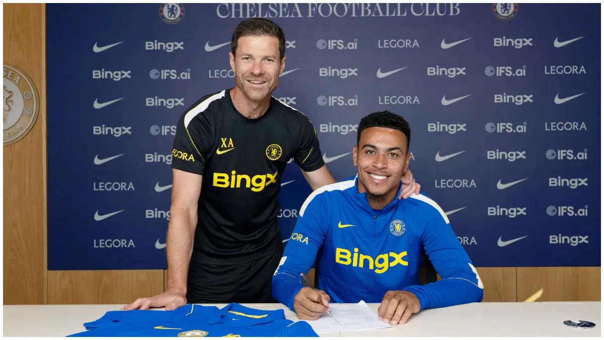 Morgan Rogers bersama Pelatih Chelsea Xabi Alonso. (Foto : theguardian.com)