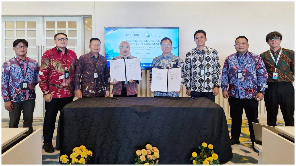 Penandatanganan Perjanjian Kerja Sama (PKS) bank bjb dengan LPK Astra Karya di VIP Room Jatinangor National Golf, Kabupaten Sumedang.
