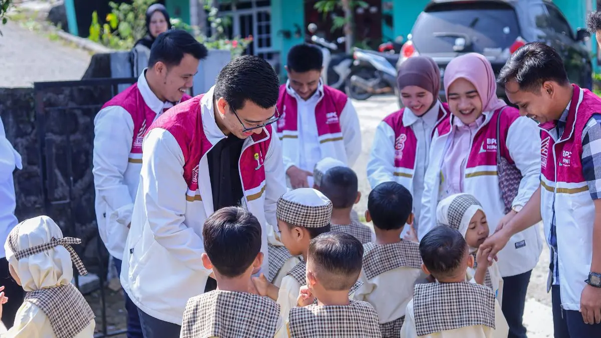 Ketua Umum BPC HIPMI Kabupatem Bogor Bernard Dwiputra Chandra pada kegiatan sosial di PAUD Putri.