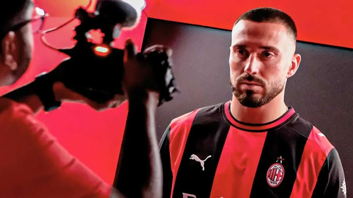 Mario Gila merasa betah di AC Milan meski baru bergabung. (Foto : Facebook AC Milan)