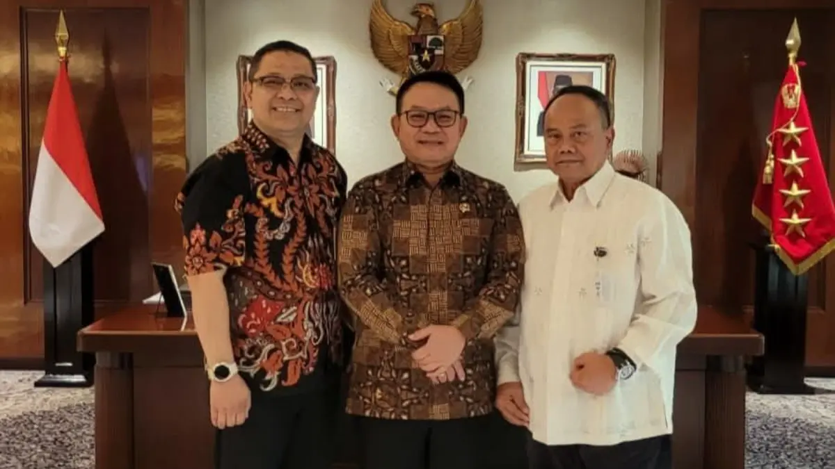 Audiensi Yayasan Garuda Mahakarya Nusantara dengan Kepala Staf Presiden, Dudung Abdurachman (tengah).