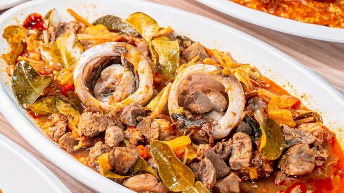 Mata tuna jumbo di Bengawan Seafood Nusantara Puncak. Foto: Instagram