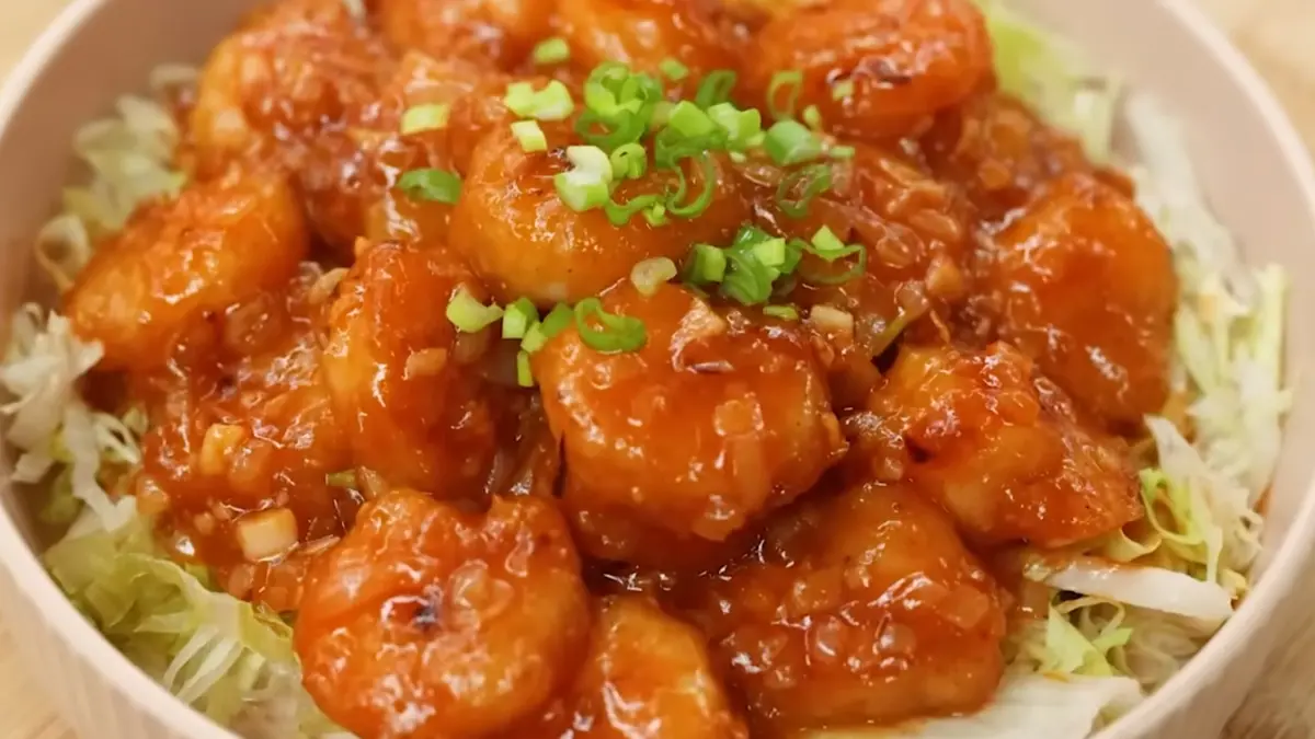 Resep Udang Tumis Tomat atau Ebi Chili khas Jepang. (Foto: YouTube Devina Hermawan)