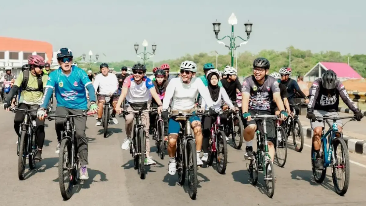 Wakil Wali Kota Bogor Jenal Mutaqin saat gowes menuju Pendopo Bupati Bogor. (Dok. Humas Pemkot Bogor)