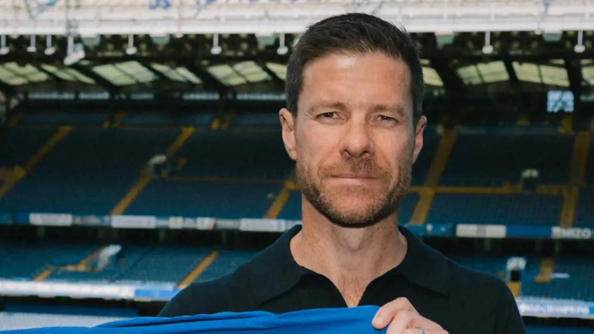 Alasan Chelsea di tangan Xabi Alonso ingin datangkan gelandang senior yang merupakan mantan pemain Liverpool. (Instagram @chelseafc)