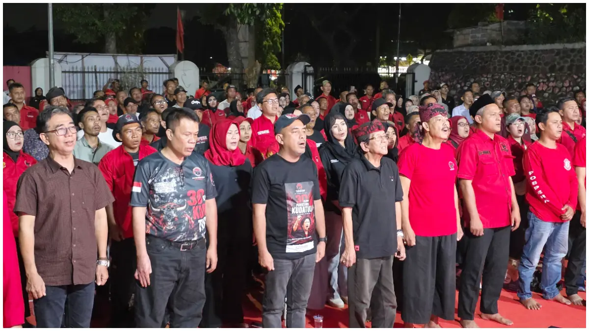 Ketua DPC PDIP Kabupaten Bogor Doni Maradona Hutabarat bersama Wasekjen PDIP Adian Napitupulu menghadiri peringatan 30 tahun Peristiwa 27 Juli 1996 (Kudatuli) di Kantor DPC PDIP Kabupaten Bogor, Cibinong, Senin 27 Juli 2026. (Foto : dok pribadi)