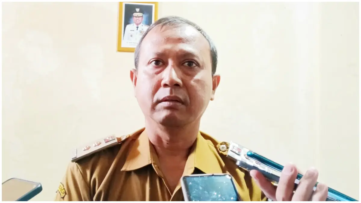 Lurah Kedung Badak Ahnim Sutangyat saat memberikan keterangan. (Foto: Fikri/Radar Bogor)