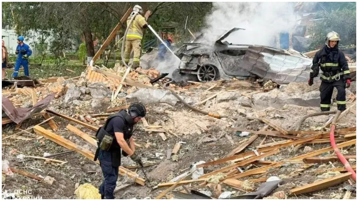 Situasi di wilayah luar Kyiv Ukraina setelah serangan rudal Rusia.&nbsp;(Foto: BBC News)