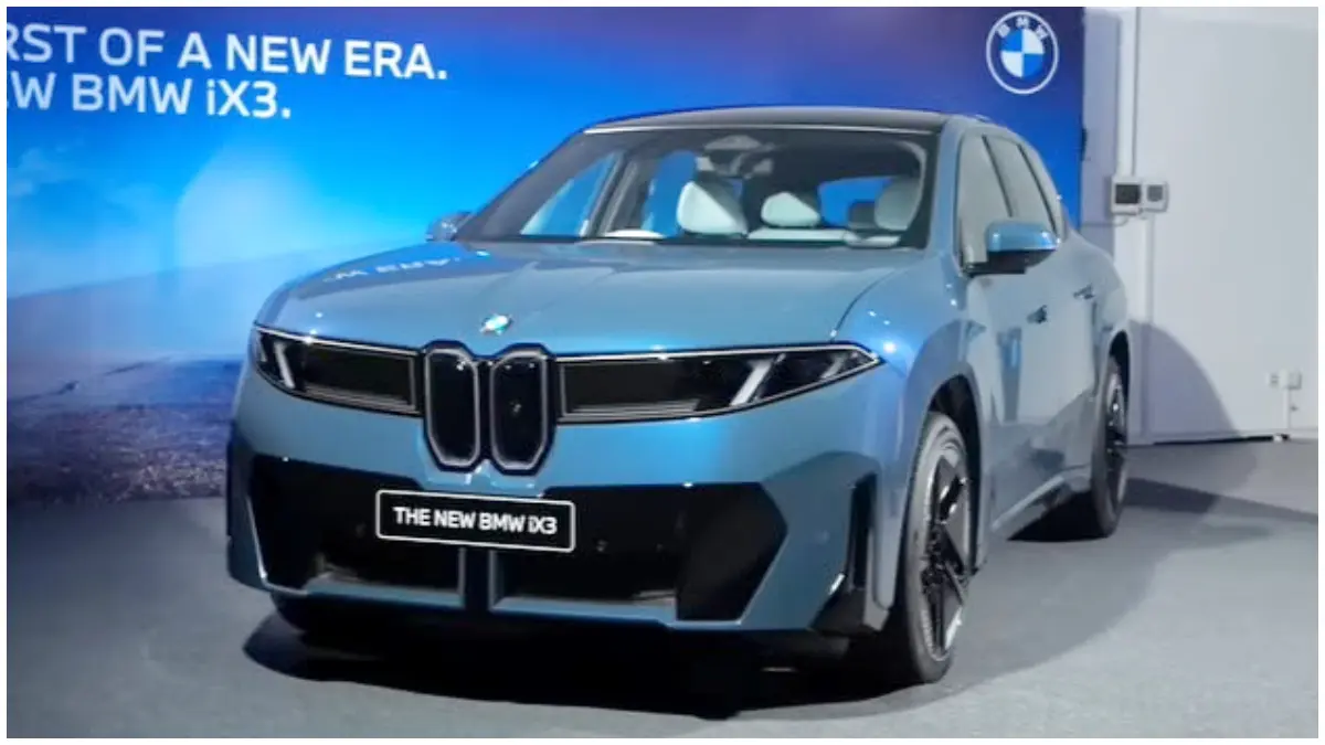 Tampilan BMW iX3 50 xDrive, mobil SUV listrik generasi terbaru. (Foto: Kanal YouTube Motomobi)