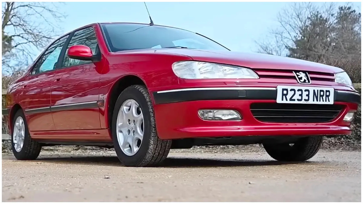 Tampilan mobil sedan legendaris Peugeot 406. (Foto: Kanal YouTube Wahyu Ekoo)