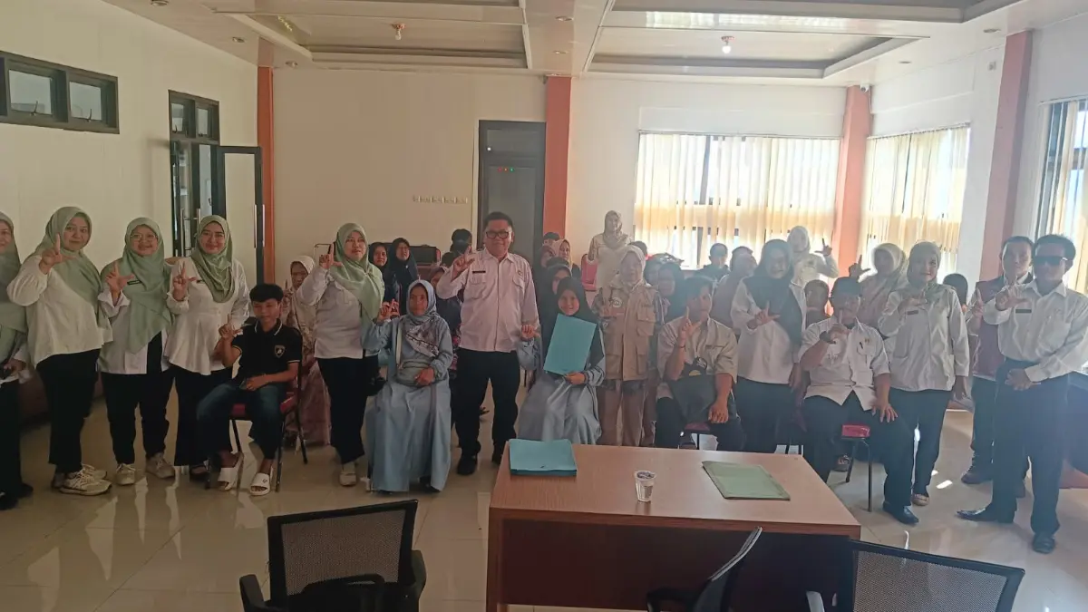 Calon murid Sekolah Rakyat asal Kecamatan Leuwiliang mengikuti kegiatan pembekalan dan persiapan pemberangkatan di Aula Kantor Kecamatan Leuwiliang, Rabu, 29 Juli 2026. (Dok. Sekcam Leuwiliang)