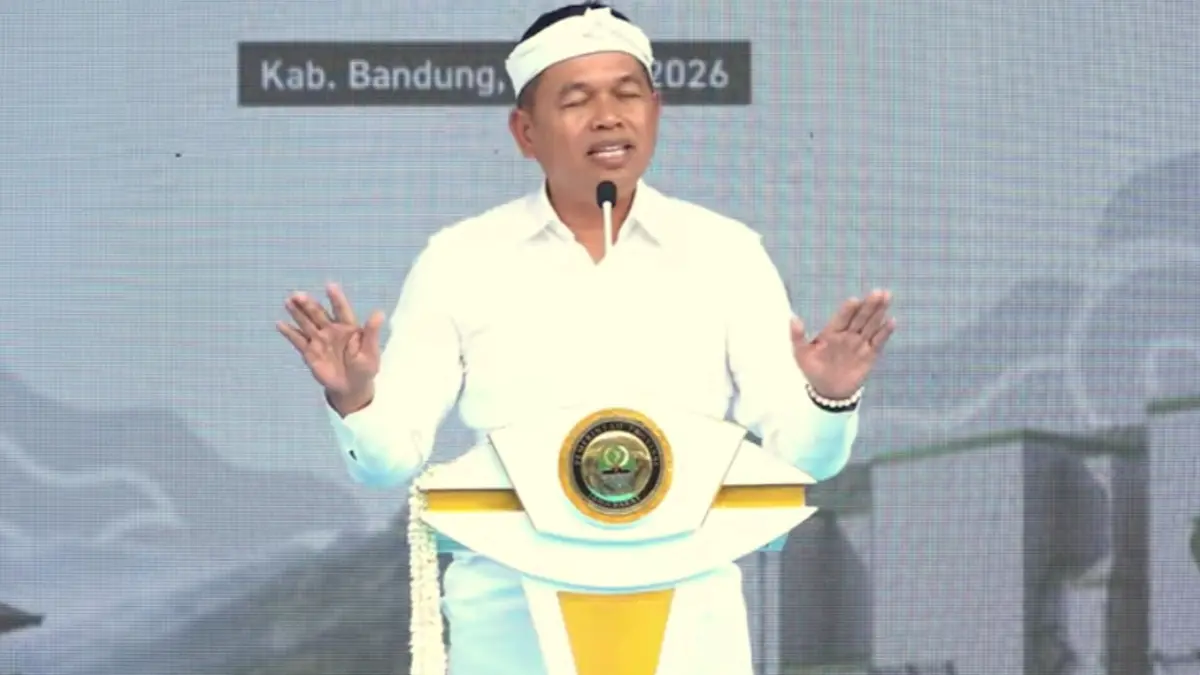 Gubernur Jawa Barat, Dedi Mulyadi jelaskan pengelolaan sampah.