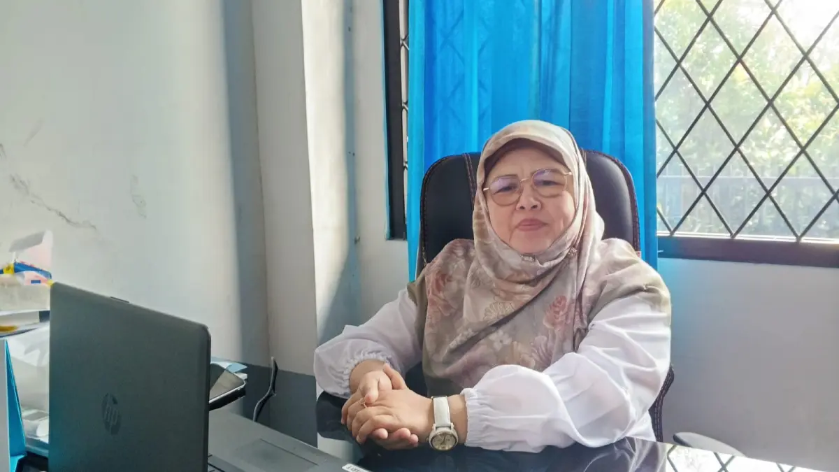 Kepala Bidang Pemenuhan Hak Anak dan Perlindungan Anak DP3A Kota Bogor Wiwin Sukarsih saat diwawancarai terkait penilaian Kota Layak Anak (KLA) 2026. (Fikri/Radar Bogor)