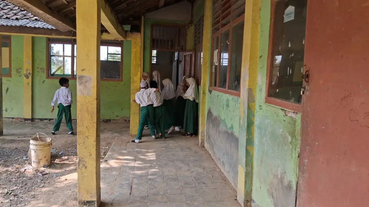 Kondisi sekolah MIS Al Barkah, Desa Sukawangi, Kecamatan Sukamakmur, Kabupaten Bogor. (Muhammad Ali/Radar Bogor)