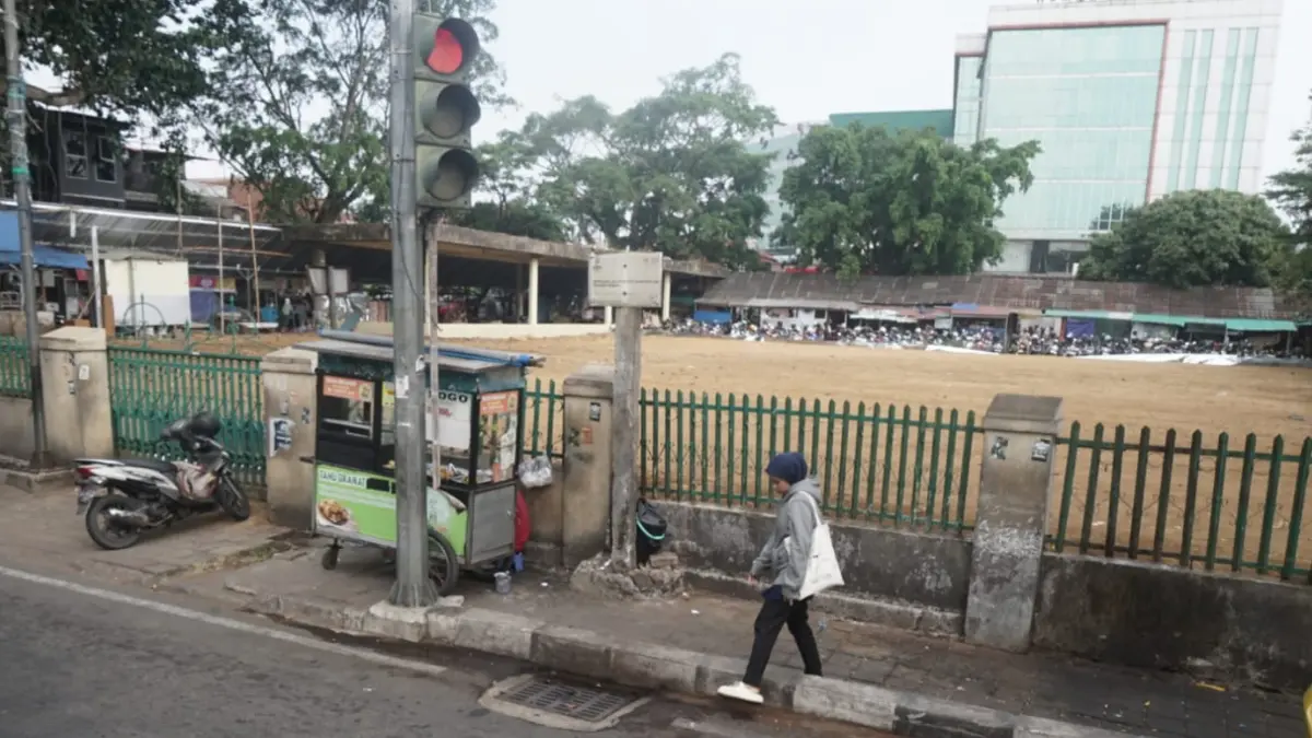 Proyek penataan kawasan Alun-alun Empang Bogor saat ini berada pada tahap awal pembersihan lahan dan persiapan desain menyeluruh oleh Pemerintah Kota Bogor. (Sofiansyah/Radar Bogor)
