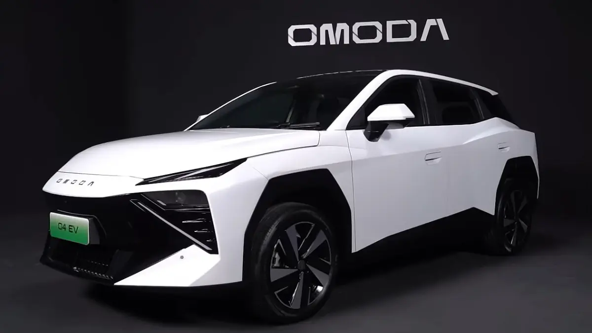 Takarir: Mobil Omoda 04 EV, yang tampil mewah dan futuristik dilengkapi teknologi AI. Foto: Kanal YouTube Otodriver