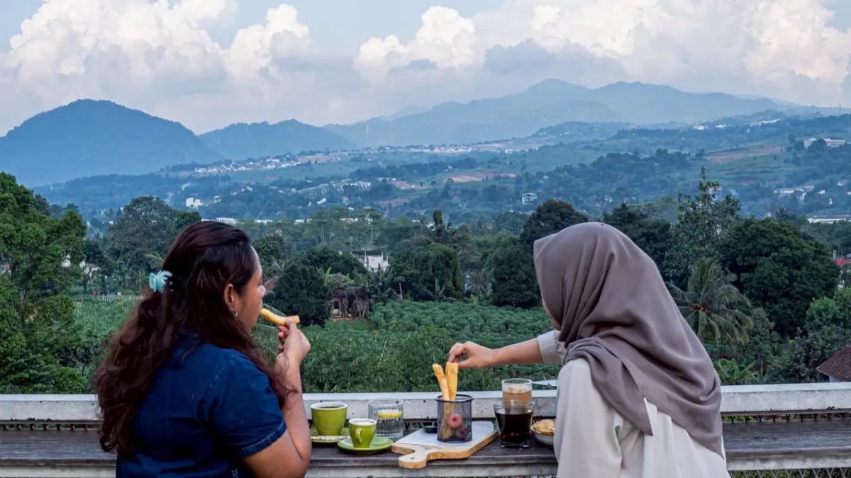 Tempat makan di hotel keluarga di Sentul Bogor yang punya pemandangan indah. Foto: Instagram