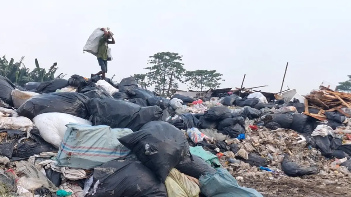 Kondisi TPS liar Desa Dayeuh, Kecamatan Cileungsi, Kabupaten Bogor. (Muhammad Ali/Radar Bogor)