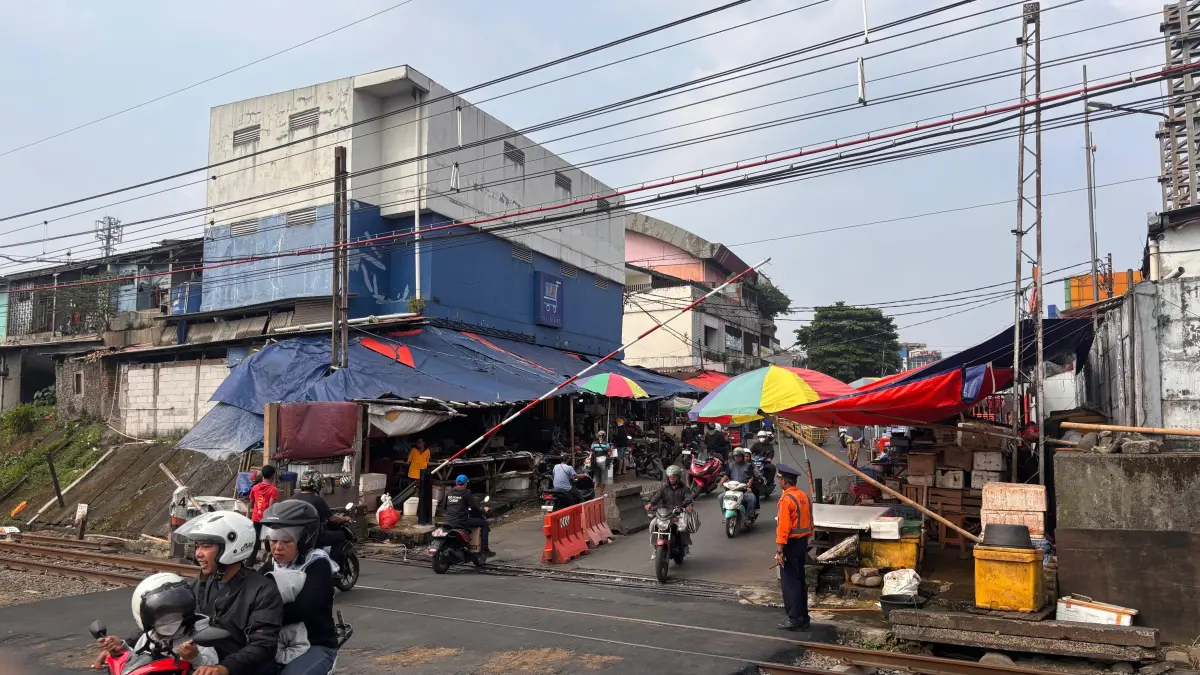 Perlintasan kereta di Jalan MA Salmun. (Foto : Dzikry/Radar Bogor)
