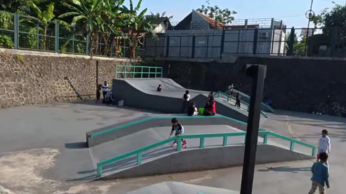 Alun-alun kota Depok, Ruang Publik dengan banyak fasilitas (Foto: YouTube Bang Edhy Ompong)