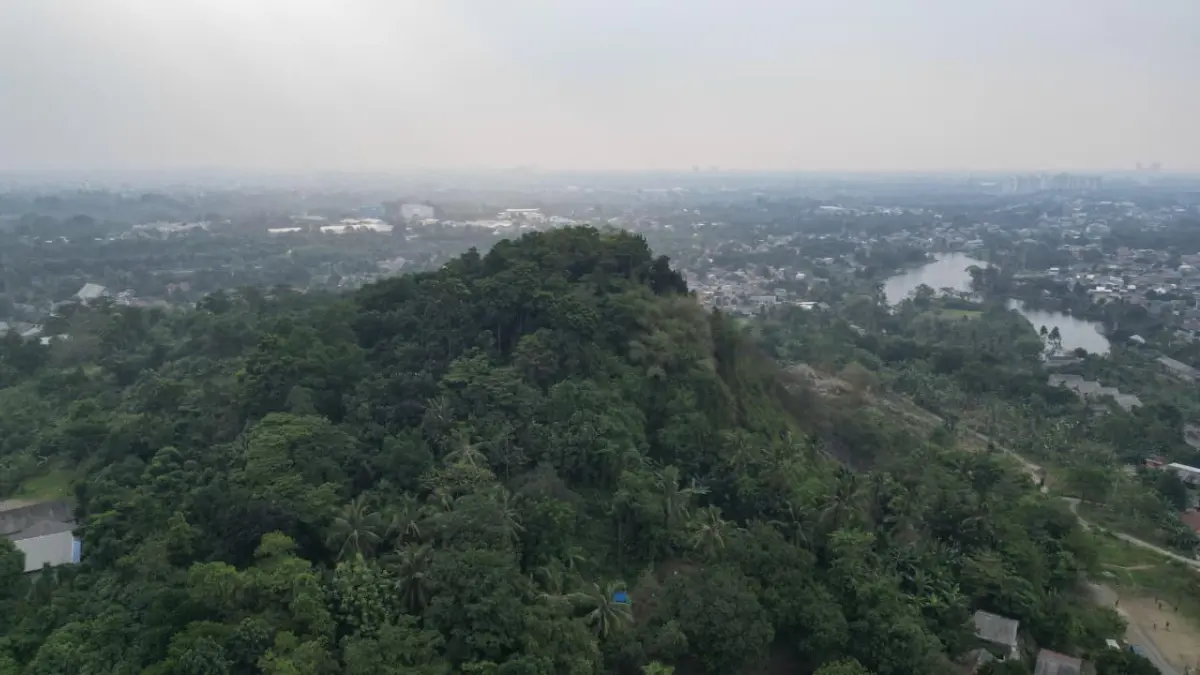 Gunung yang kini menjadi sebuah bukit atau daratan tertinggi di Gunung Putri yang berada di Desa Gunung Putri, Kecamatan Gunung Putri Kabupaten Bogor. (Azis/Radar Bogor)
