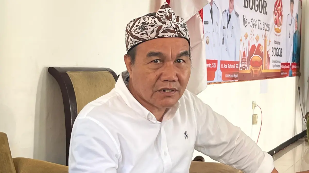 Kepala Desa Kemang, Kabupaten Bogor Entang Suana menyampaikan pencaiapan desa yang dipimpinnya. (Septi N/Radar Bogor)