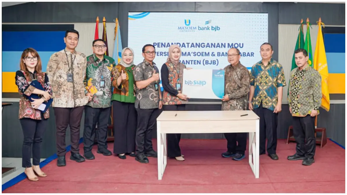 Penandatanganan Perjanjian Kerja Sama antara Pemimpin Unit DPLK bank bjb, Rinda Merindawati, dan Rektor Universitas Al-Ma