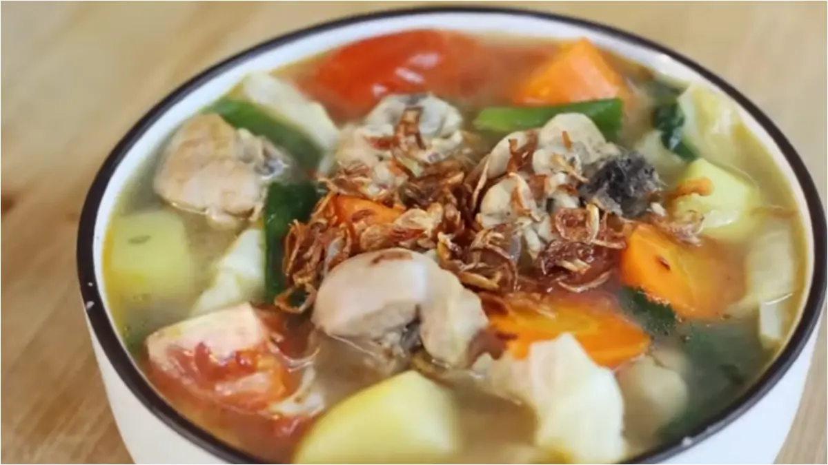 Sup ayam (YouTube Devina Hermawan)