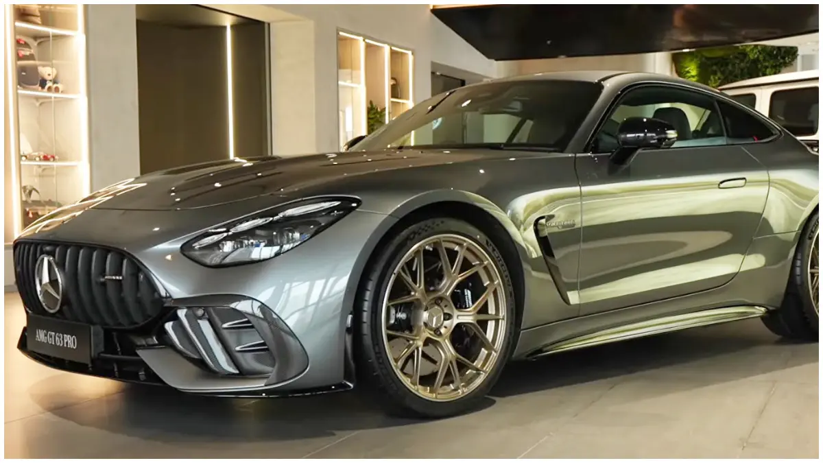 Tampilan memukau dari mobil sirkuit Mercedes-AMG GT 63 Pro 4MATIC. (Foto: Kanal YouTube Motomobi)