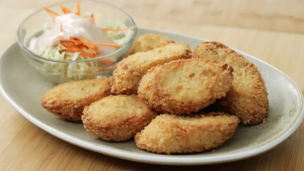 Camilan chicken and shrimp roll ala HokBen (Foto: YouTube Devina Hermawan)