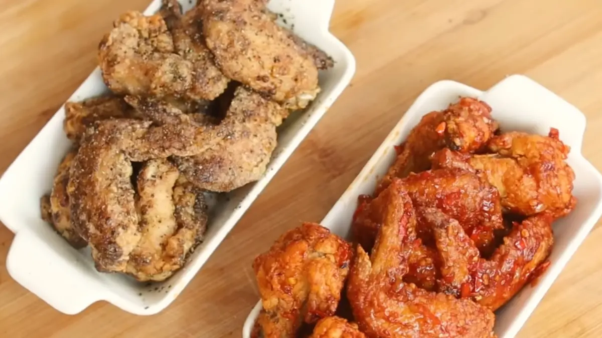 Hidangan chicken wings dua rasa (Foto: YouTube Devina Hermawan)