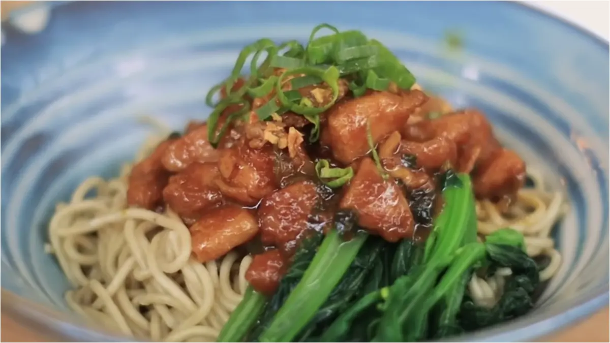 Hidangan kuliner mie ayam (YouTube Devina Hermawan)