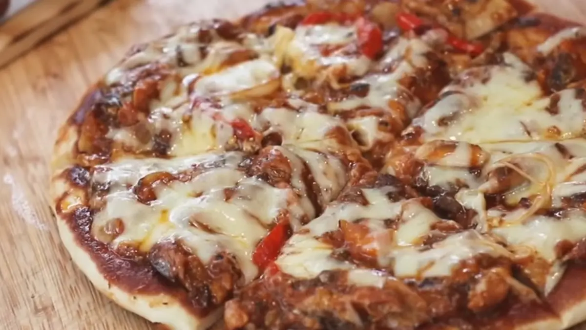 Pizza Teflon (Foto: YouTube Devina Hermawan)