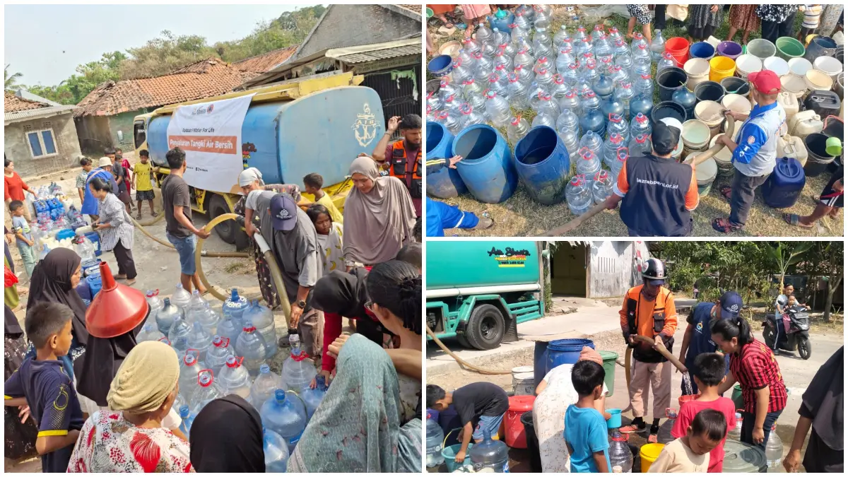 Warga saat mendapatkan bantuan air bersih dari Dinsos bersama LAZ Rabbani.