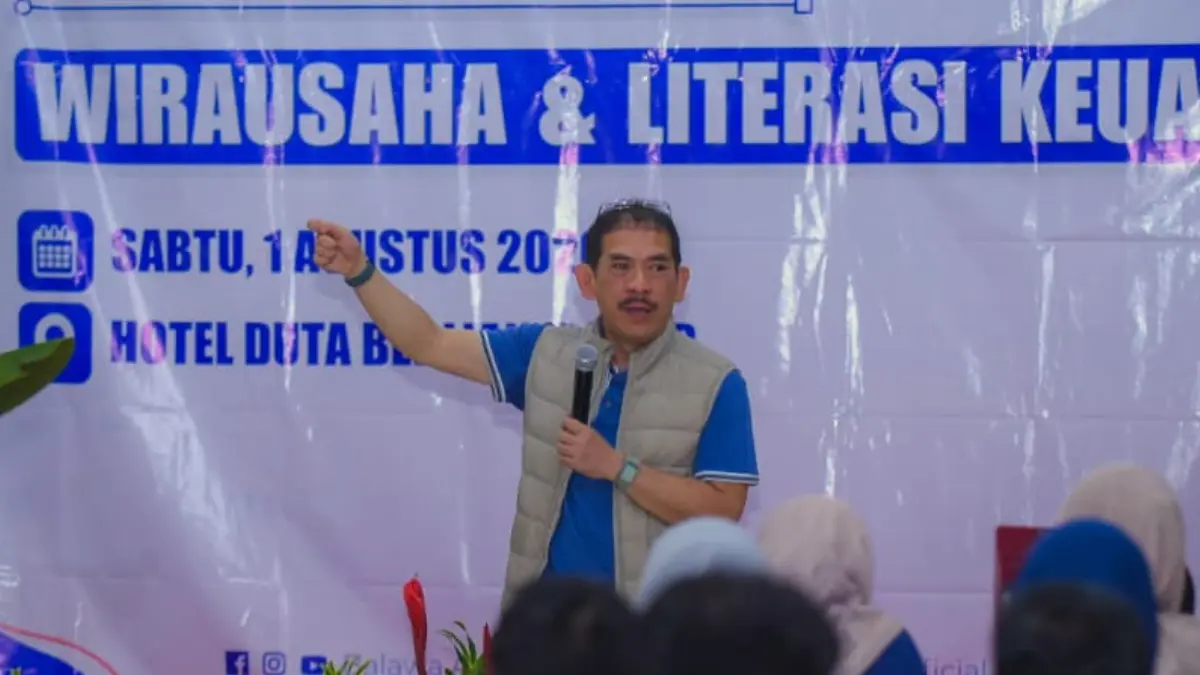 Anggota Komisi VI DPR RI, Asep Wahyuwijaya saat memaparkan materi di Bogor.