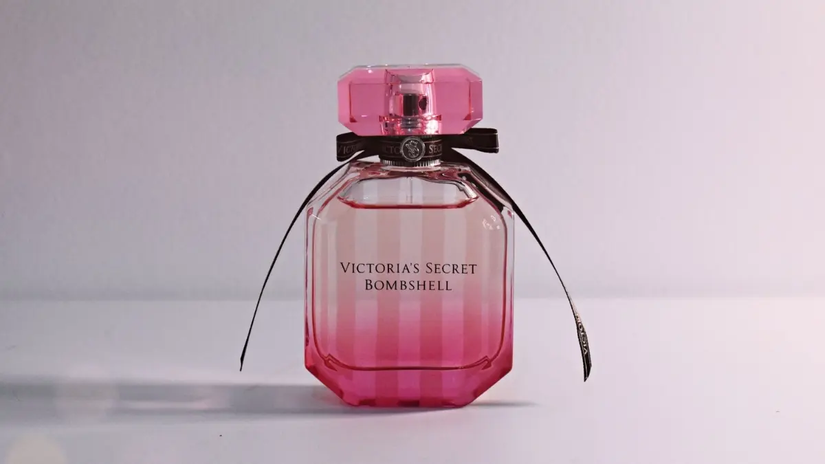 Ilustrasi parfum wanita dengan aroma yang tahan lama. (Pexels/Diana)