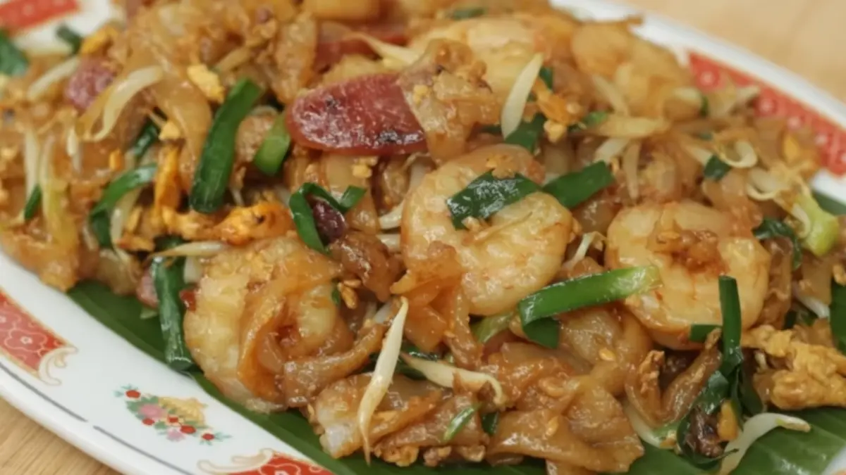 Resep kwetiau goreng khas restoran (Foto: YouTube Devina Hermawan)