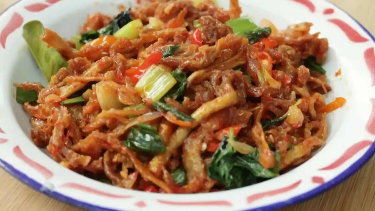 Resep Tumis Jamur Kemangi Pedas. (Foto: YouTube Devina Hermawan)