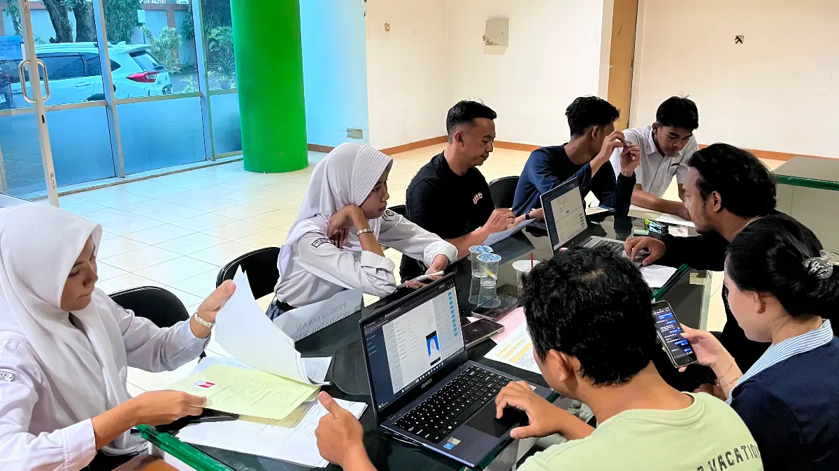 Calon peserta DBL Bogor mengikuti verifikasi berkas. (Dzikri/Radar Bogor)