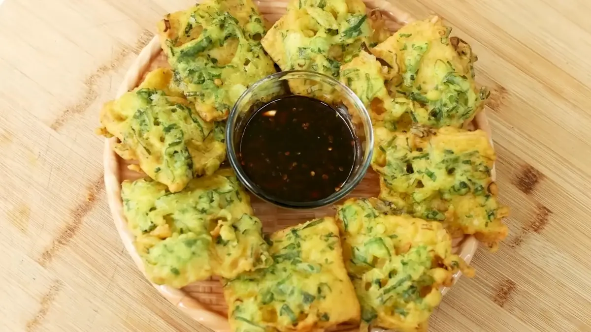 Tempe goreng tepung (YouTube Devina Hermawan)