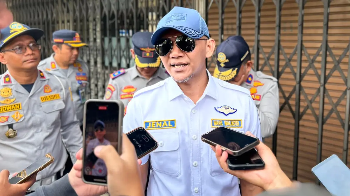 Wakil Wali Kota Bogor Jenal Mutaqin saat menyampaikan keterangan kepada wartawan. (Fauzan/Radar Bogor)