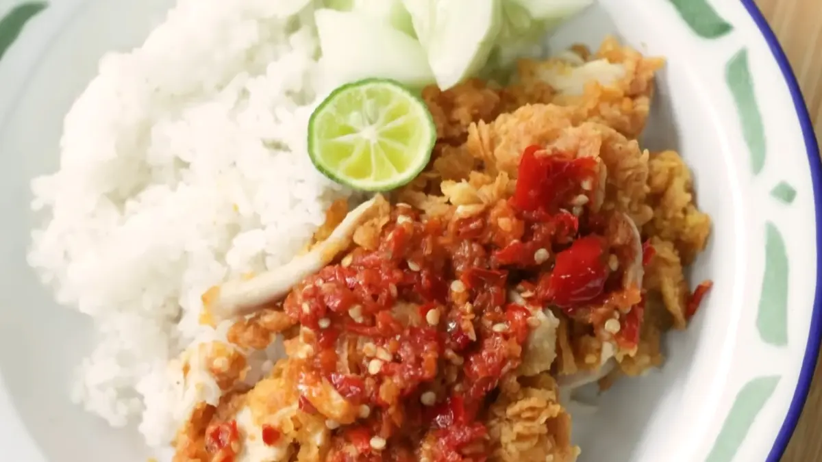Ayam Geprek (YouTube Devina Hermawan)