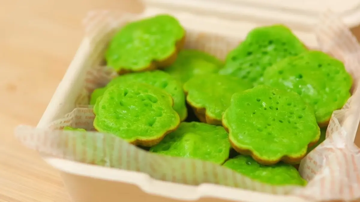 Khanom Krok Pancake Thailand (YouTube Luvita Ho)