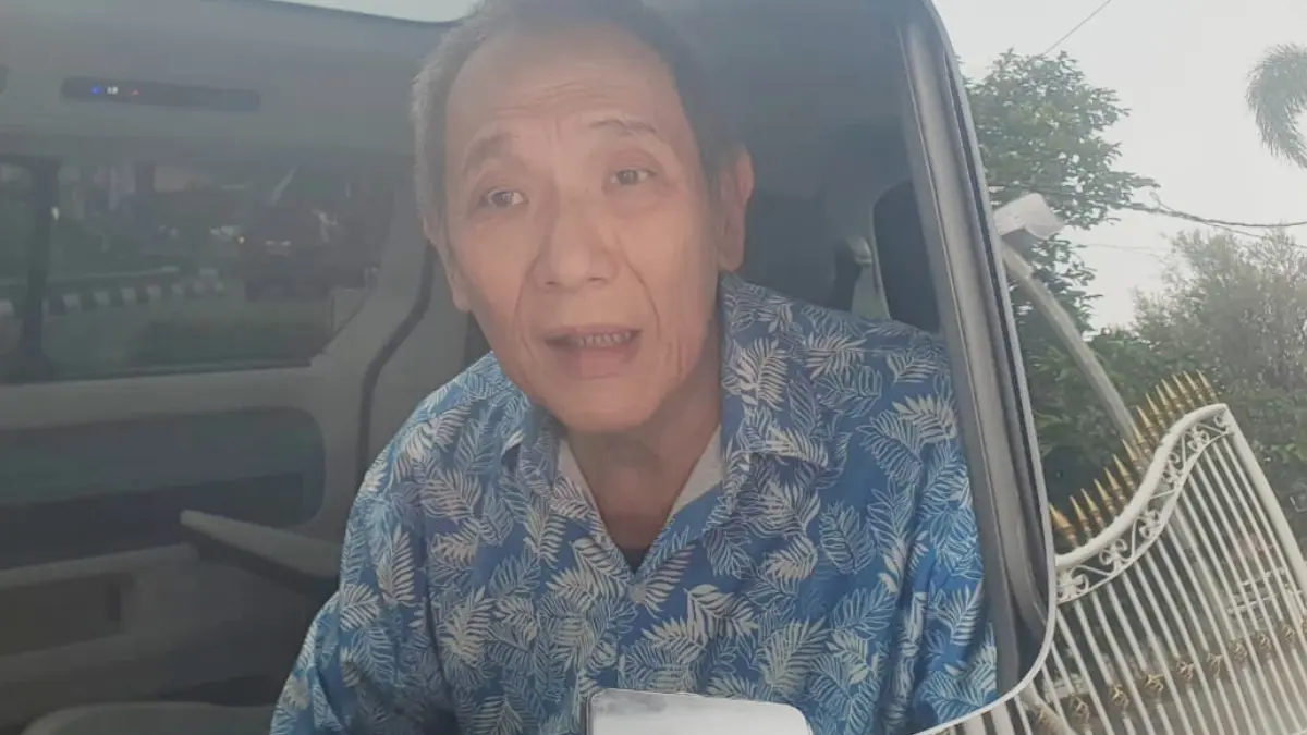 M Jusuf Hamka atau Babah Alun saat menyampaikan keterangan kepada wartawan usai bertemu dengan Bupati Bogor Rudy Susmanto di Cibinong. (Billy/Radar Bogor)