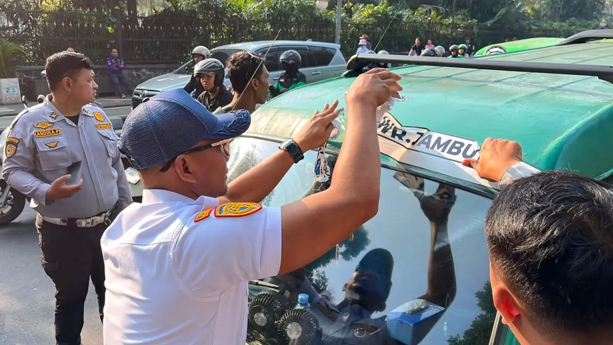 Razia angkot tua di Jalan Djuanda, Kota Bogor. Foto: Fauzan/Radar Bogor