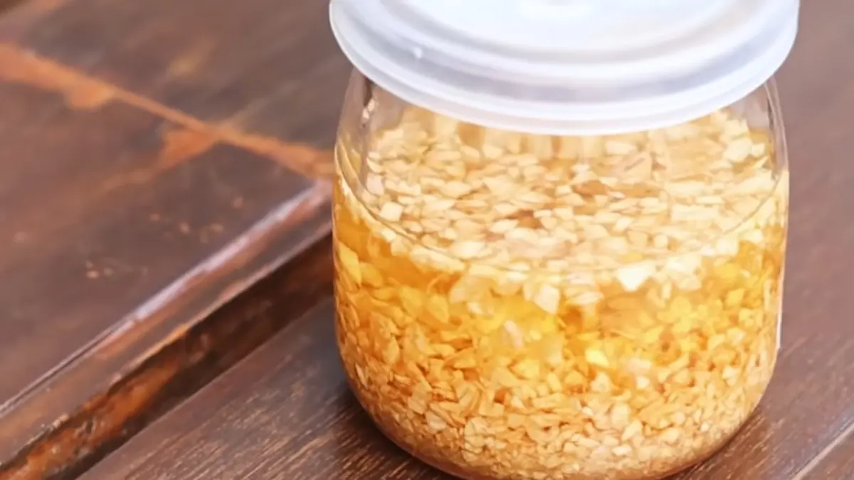 Garlic oil (YouTube Devina Hermawan)